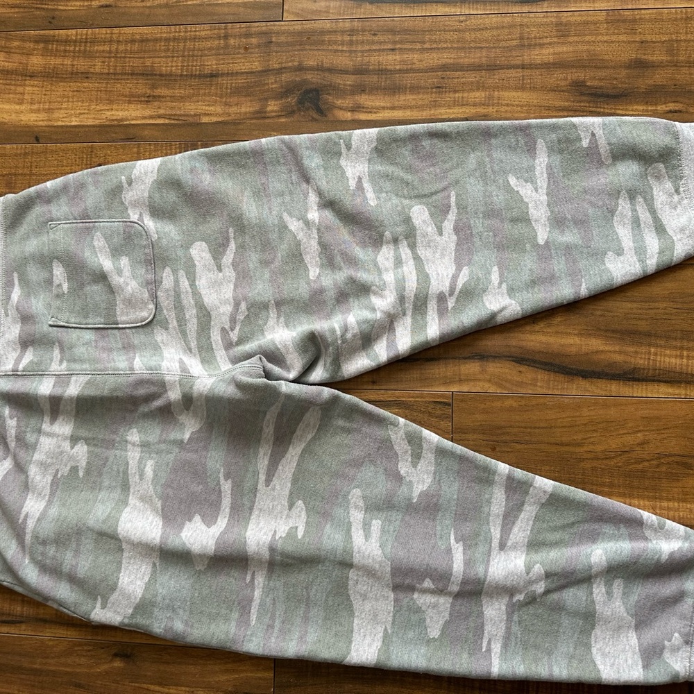 Aerie women’s  Green Camouflage crop Joggers
